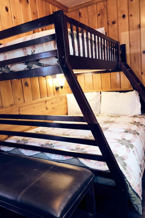 Lake Front Cabins 준 레이크 외부 사진